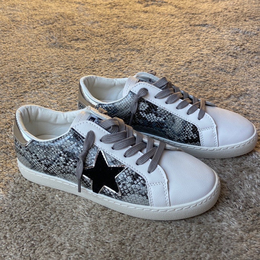 NEW, NEVER WORN! Women’s Vintage Havana “Bianca” sneakers - size 6